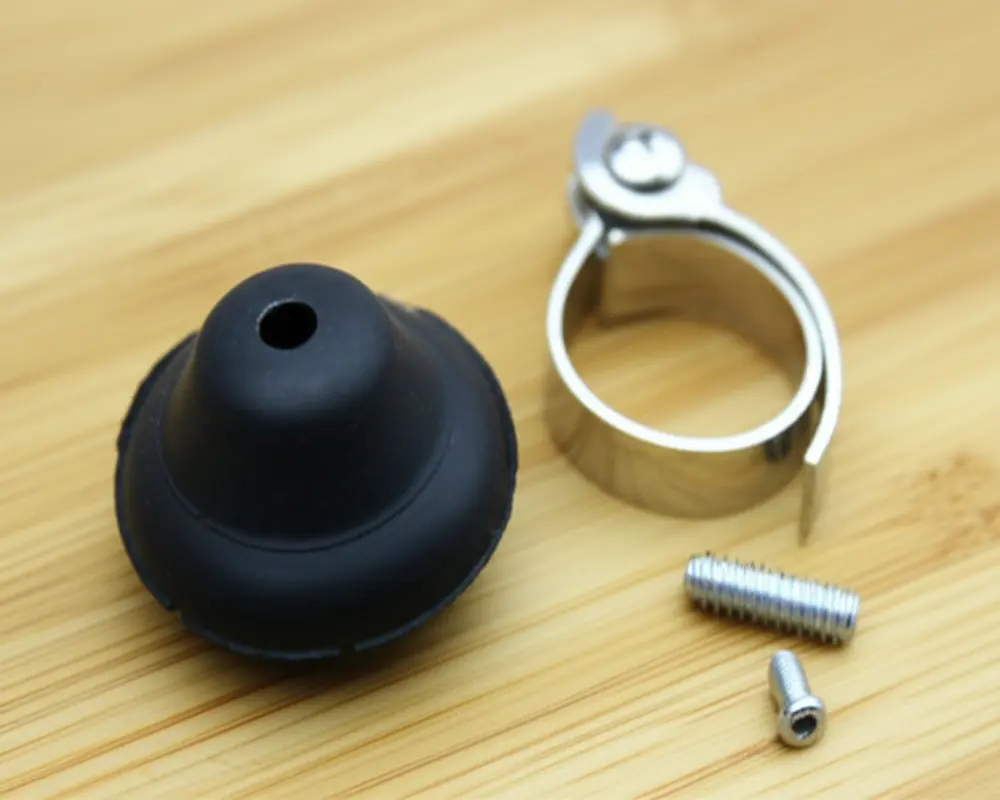 Leaf blower primer bulb assembly with new bulb and clamps